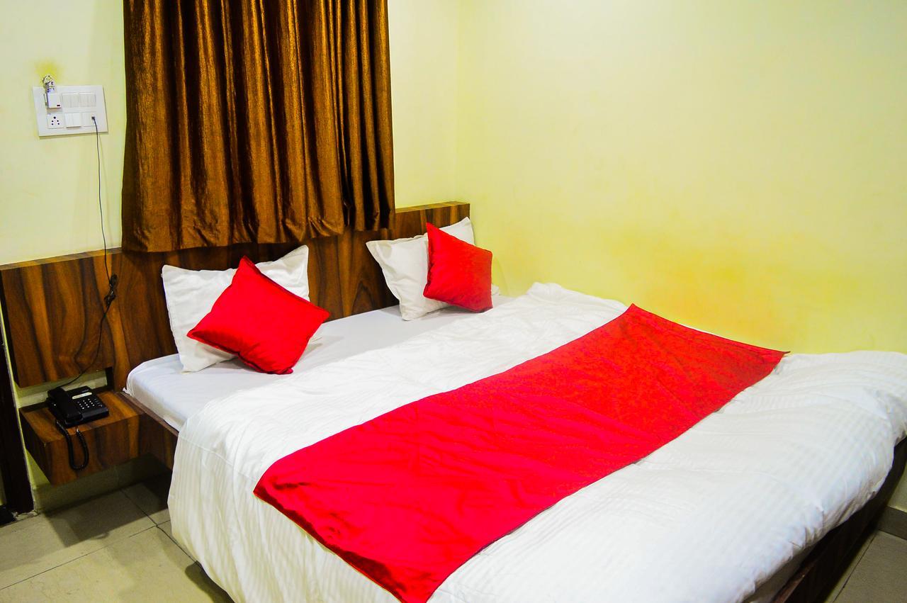 Hotel Kalash Ujjain Extérieur photo