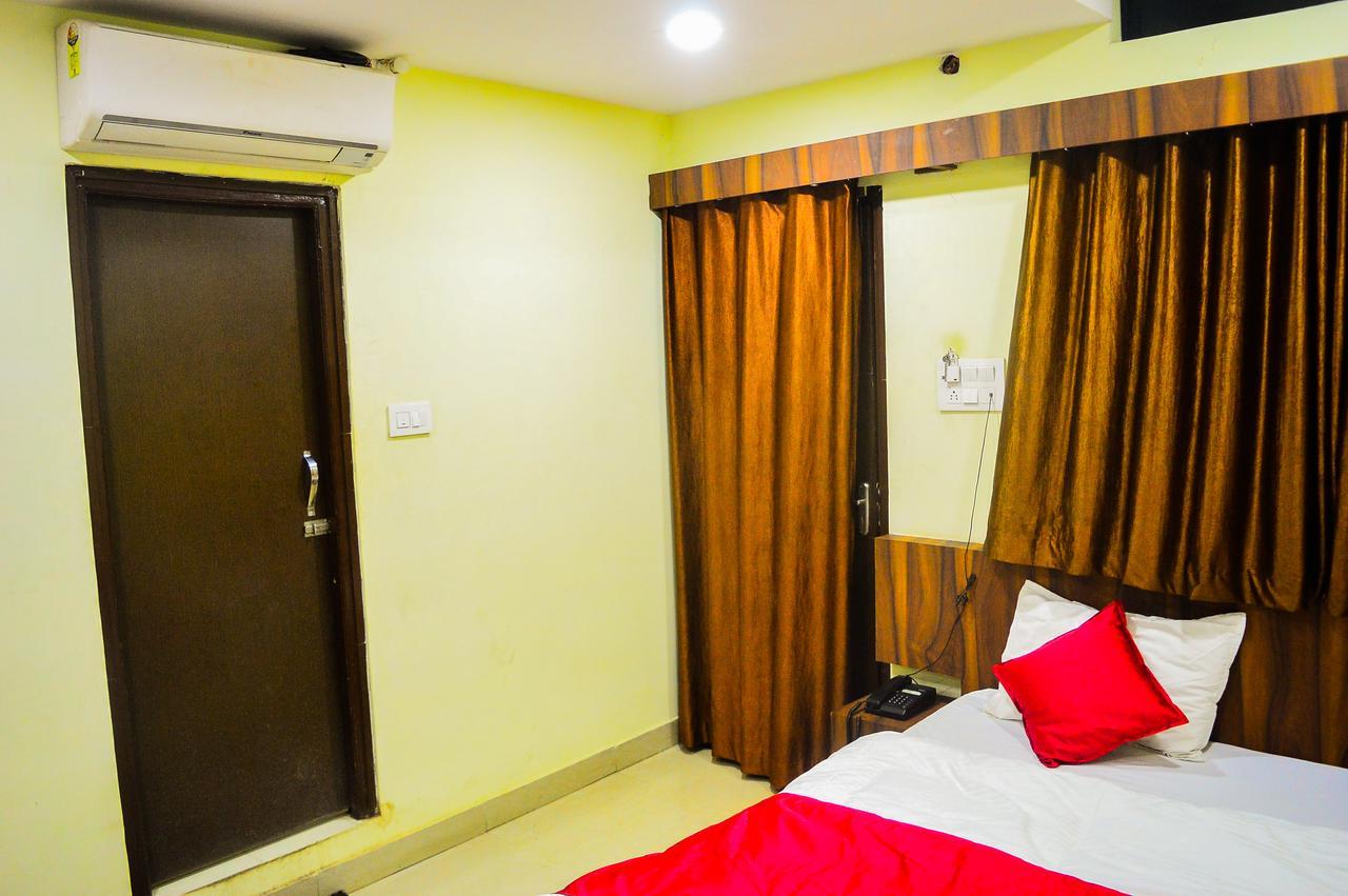 Hotel Kalash Ujjain Extérieur photo