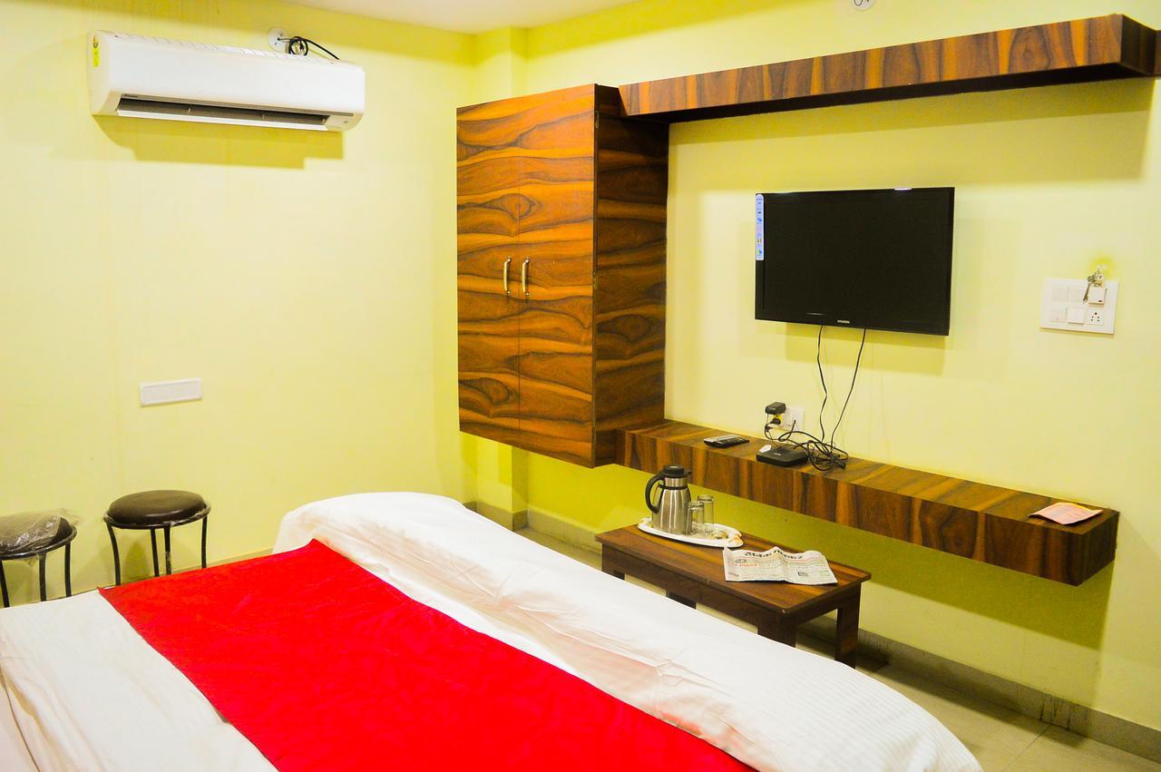 Hotel Kalash Ujjain Extérieur photo