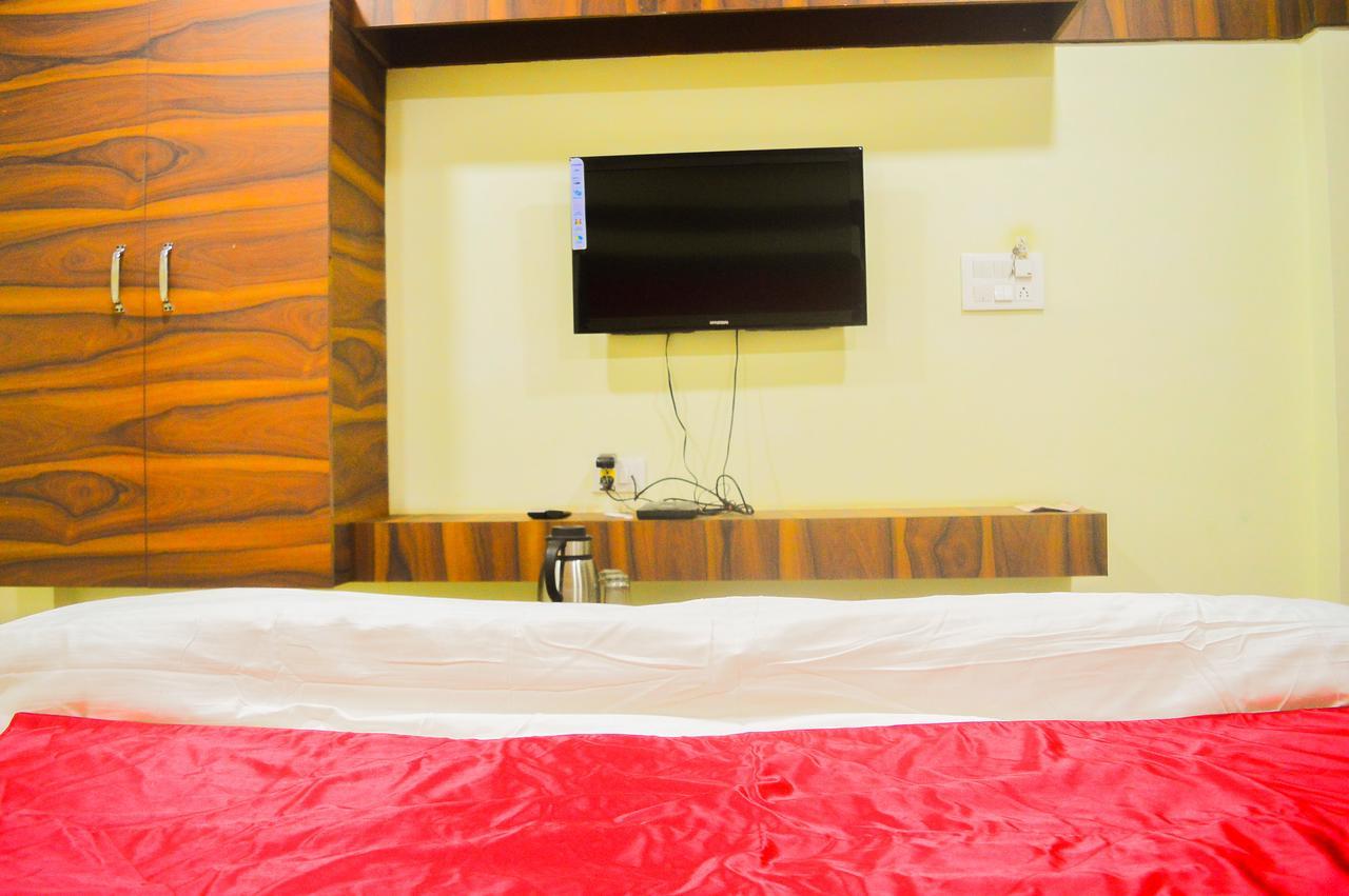 Hotel Kalash Ujjain Extérieur photo
