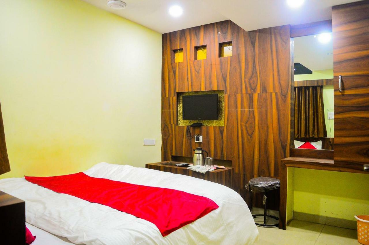 Hotel Kalash Ujjain Extérieur photo